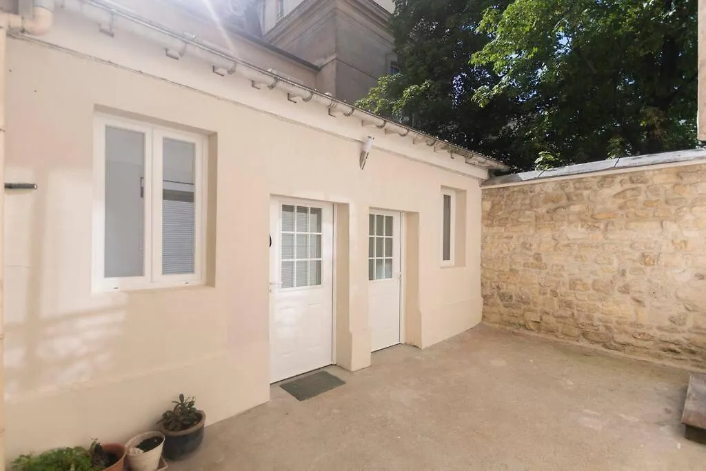 Apartment Beautiful Studio In Small House Near Eiffel Tower Paris France